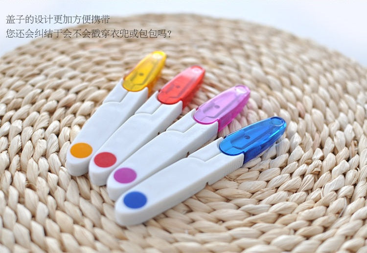 Wool Knitting Gadgets - Transparent Cover Scissors Embroidery Scissors U-Shaped Yarn Scissors 4 random colors